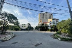 Nhà đẹp phân lô ngoc thụy thoáng trước sau trước nhà đường đôi ô tô tránh