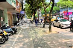 Bán nhà mặt thái hà, dt 39m2, 4 tầng, mặt tiền 4m. đang cho thuê 360tr năm. giá 12,9 tỷ