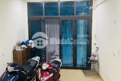 Bán nhà 426 láng đống đa ngõ ba gác đỗ không có căn thứ 2 xách vali vào ở luôn