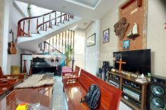 Giá rẻ nhà bán tân phú hẻm xe hơi 6m 3 tầng 5pn tặng nội thất chỉ 8 tỷ tl