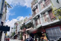 Vip tân bình giá q12 1 căn ra đường lớn 10m 1 đời chủ 20 năm.