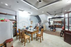 Bán nhà lạc long quân, 42m x 5 tầng, ngõ ô tô, kinh doanh cho thuê. giá 5,7 tỷ