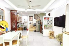 Bán nhà lạc long quân, nhà đẹp, ban công thoáng, ô tô tránh. 60m2, 9 tỷ.