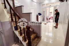 Bán nhà bằng liệt ngay gần hồ linh đàm, 36m2x5 tầng, mỗi tầng 2 phòng 2 mặt thoáng. 3 ty