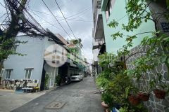 Nhà đẹp lạc long quân 2 tầng 2 pn giá nhỉnh 1 tỷ.