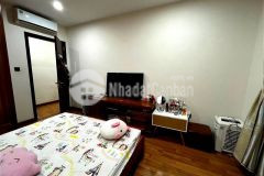 Cần bán căn hộ tòa v2 chung cư homecity 177 trung kính dt 86m, t 24, gia 4.9 tỷ cầu g