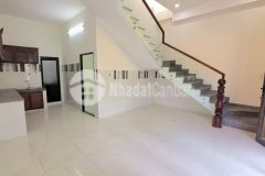 Oto đỗ trước nhà, trung tâm hòa cường bắc.