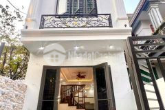 Bán nhà thạch bàn 2.7 tỷ 5 tầng mới kính kong