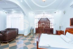 Bán biệt thự 1t 2l đường lạc long quân hướng bắc.