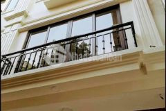 Chất, bán nhà đẹp phố trương công giai, nhỉnh 5tỷ, 40m2 mặt tiền 4,5m, bãi xe ô tô gần nhà