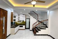 Long biên phố nhỉnh 4 tỷ sở hữu ngay căn nhà 5 tầng 43m2 điện đường trường trạm vô cùng thuận lợi