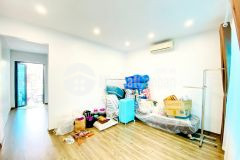 Bán nhà 42m² ngọc thuỵ, long biên 5 tầng 4 ngủ, oto đỗ cửa, tặng nội thất.