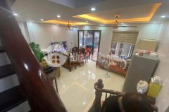 Bán nhà đẹp hồng tiến,long biên 39m2,5 tầng,mt 6.5m,lô góc giá 5 tỷ