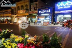 Chính chủ cần tiền, bán cắt lỗ gấp lô góc 2 mặt tiền kđt trung tâm thị trấn