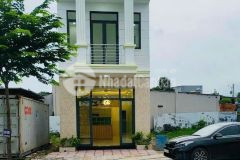 Kẹt tiền cho con đi du học tôi cần bán nhanh căn nhà lầu tại thành phố tân uyên bình dương