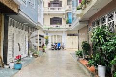 Siêu phẩm trường chinh nhà đẹp gần phố đi lại thuận tiện ba bước chân ra phố.