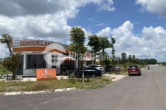 Kẹt tiền bán gấp, giảm 50, 2 nền liền kề sát bên vp center land