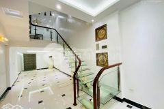 Hạ giá sốc mặt phố phạm văn đồng giá 15 tỷ, 45mx4 tầng, lô góc, mới đẹp