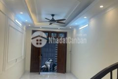 Nha mơi thach ban 31m2 x 5 tâng ô tô đô sat nha gia 2,75 ty co thương lương