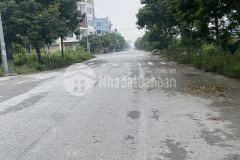 Bán nhà trâu quỳ 80m2 mt 6.5m. mặt đường 22m. giá 11tyr. lh 0985109357. xem vị trí.