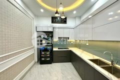 Bán nhà ngõ 445 lạc long quân, dt 48m x 5 tầng, nhà đẹp ở ngay. giá 4,2 tỷ