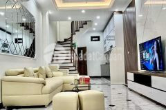 Nhà mới đẹp đông tác 3 mặt thoáng cách phố vài bước chân nhà 5 tầng giá chỉ 6.45 tỷ