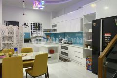 Nhà mới xây btct, sát trường đh công nghiệp tiện đầu tư cho thuê.