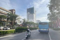 Rẻ nhất khu vực, mặt phố nguyễn văn cừ 65m mt4m, 2 mặt kd bất chấp, dòng tiền cực ổn.