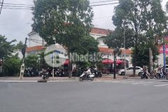 Nhà mặt tiền,3 tầng mới keng, 5x26 ngay trung tâm hành chính dĩ, tăng nôi thât xin