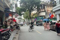 Mặt phố cổ quận hoàn kiếm 79m2 vỉa hè rộng kinh doanh cực tốt giá cực sốc