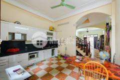 Nhà dân xây mặt ngõ thông 4m dt 50m x 5 tầng đường láng ba gác đua trước cửa