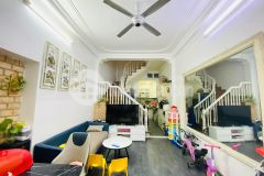 Bánnhà hoàngmai 33m 5 tầng sổđỏ 3.78tỷ gần hồđềnlừ