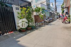 Ban nha,hem xe hơi, đương sô 10, linh trung thu đưc,dt 120m2 chi nhinh 6 ty