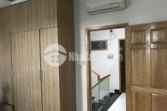 Chính chủ bán nhà mới 3 lầu dt 65m2 đường 5m có gara ô tô đs 27 hbp thủ đức