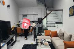 Bán gấp nhà đê la thành,ngõ to ba gác tránh xe máy,35m2 x 5 tầng,giá 5 tỷ