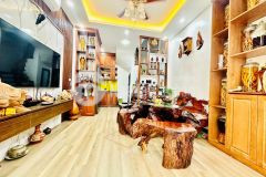 Bán nhà ngô gia tự, long biên 5t, 33m2 giá 2,95 tỷ gần trạm y tế đức giang