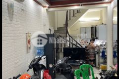 Sđcc ngõ 141 giáp nhị ở ngay, 30m2x5t, chỉ 3.73 tỷ.