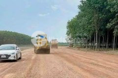 Đất mặt tiền đường minh thắng quang minh rộng 32met, đang đổ nhựa.