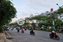 Mặt phố, 7 tầng, thang máy, vỉa hè đá bóng phố xã đàn, đống đa. 0911554873.