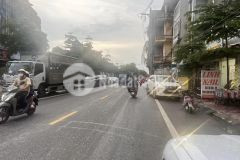 Bán nhà 2 tầng mặt đường sắt, kinh doanh tốt. phố như quỳnhlh 0828218468