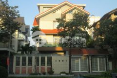 Tôi bán gấp biệt thự kđt pháp vân gần phố trần thủ độ, view công viên 300m2 chỉ 38.3 tỷ. 0989626116