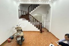 Nhà đẹp,giá rẻ đường láng,50m ô tô đỗ,40m2 x 5 tầng,giá 5,2 tỷ