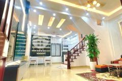 Bán nhà phố giấp nhất 39m, 5 tầng, mt 3.9m, gần ô tô, kinh doanh, gần phố.