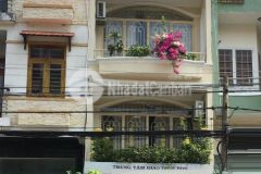 Cho thuê mặt tiền 5x20m căn góc phan xích long ngay hoa sứ