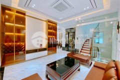 Bán nhà 7 tầng, gần phố, thang máy, vỉa hè, ô tô tránh, kinh doanh đỉnh phố nguyên hồng.