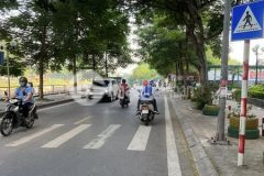 Ban nha trân điên, trong kđt đinh công. 60m2. ô tô đô cưa. gia 3,65 ti