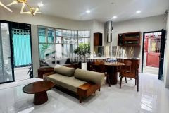 Hẻm xe hơi nhà mới nội thất ốp gỗ sang trọng 4 tầng 3pn q.3 35m2 giá hơn 6 tỷ.