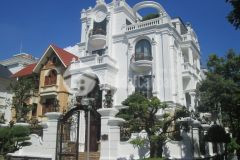 Tôi bán gấp biệt thự lô góc kđt việt hưng mặt đường 15m view công viên 238m2 chỉ 36.8 tỷ.