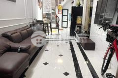 Bán nhà đội cấn 40m, ba đình, ngõ thông tứ tung, khung cột chắc chắn. giá 4,9 tỷ