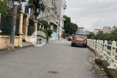 Chính chủ bán gấp 70m đất có nhà 3 tầng kiên cố tại ngọc thụy,long biên